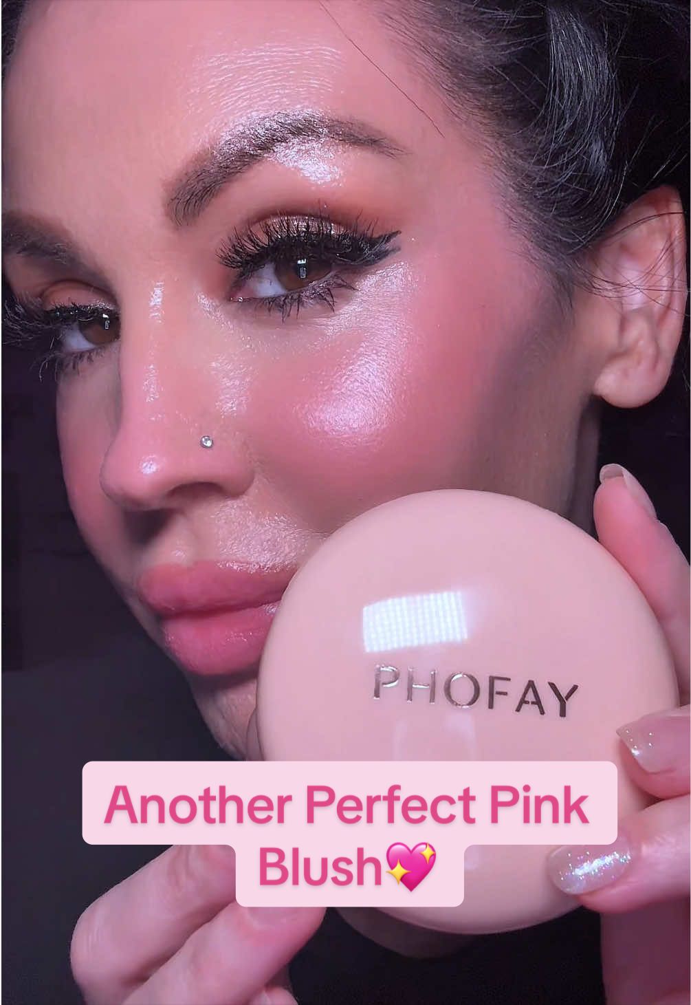 TikTok post by @jamiemichellehunter for PHOFAY US. Caption reads: [...] chunky or heavy.💖 @PHOFAY Cosmetics @PHOFAY....