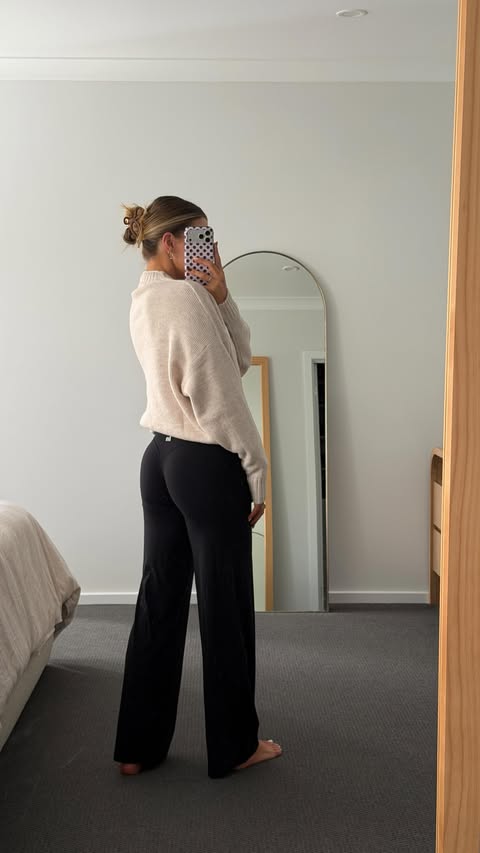 Instagram post by @hayleyjconnor for Muscle Nation. Caption reads: [...] what the pants are but these are the....