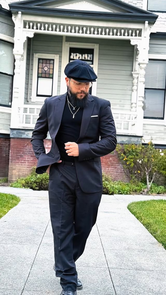 Instagram post by an influencer for Cloudstyle. Caption reads: [...] casual, but never basic.....