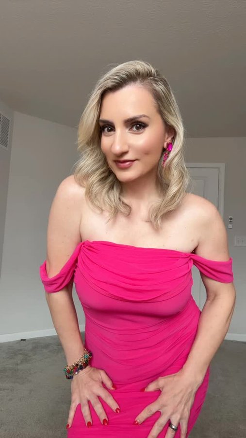 Instagram post by @dileks_journal for Truekind. Caption reads: Dinner vibes in full swing and yes—strapless....