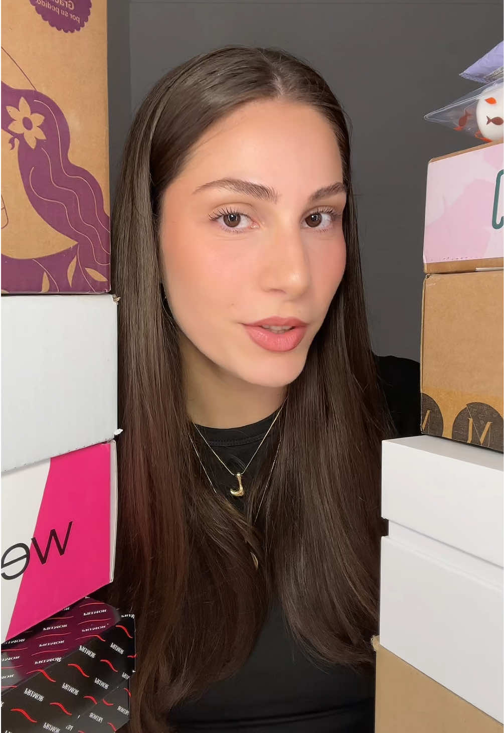TikTok post by @laramtlopes for currentbody. Caption reads: Um haul de recebidos (um bocadinho grande 🥹)....