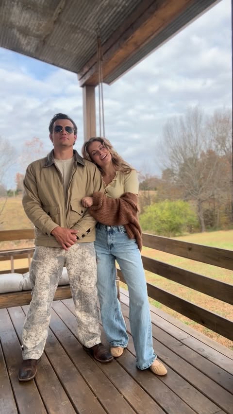 Instagram post by @itscassidy.jade for Dolce Vita. Caption reads: Couple OOTD sponsored by Dawson’s bubble gum
Love....