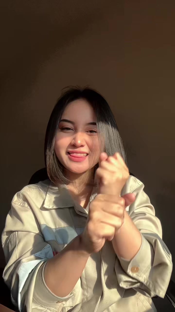 TikTok post by @xydscl for Hanasui. Caption reads: secinta itu sama lipstik @Hanasui Official.