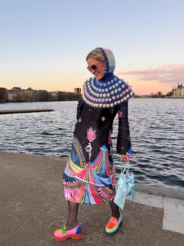 Instagram post by @muggemugge for Charlotte Stone. Caption reads: [...] 
👗: @numph_official 
👞:....