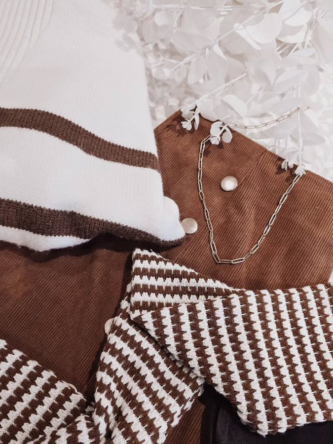 Instagram post by @mama_2_lola_priya for Abbott Lyon. Caption reads: Half term is in full swing and ofcourse the....