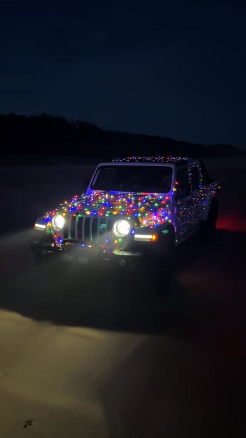 Instagram post by @pieterjohnsen for Jeep. Caption reads: [...] a Gladiator this year 🎅🚘🌴 #christmas....