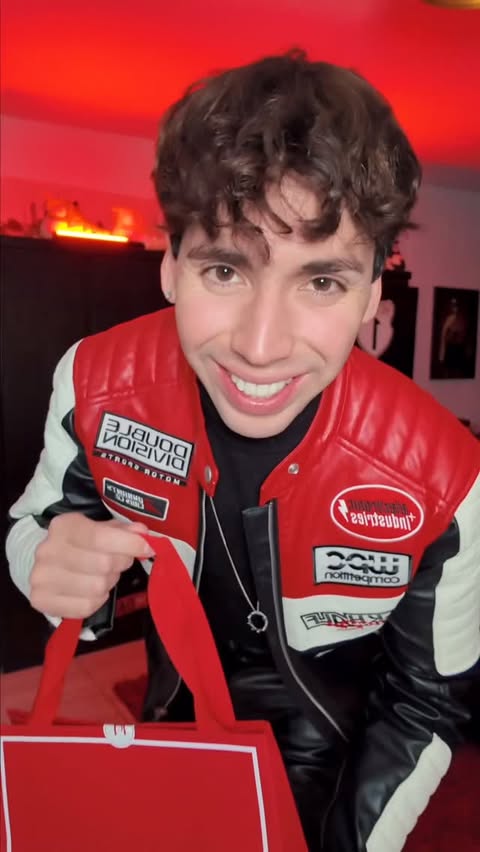 Instagram post by @exi_sosa for Carolina Herrera. Caption reads: ¿Les gustó como quedé? Comenta....