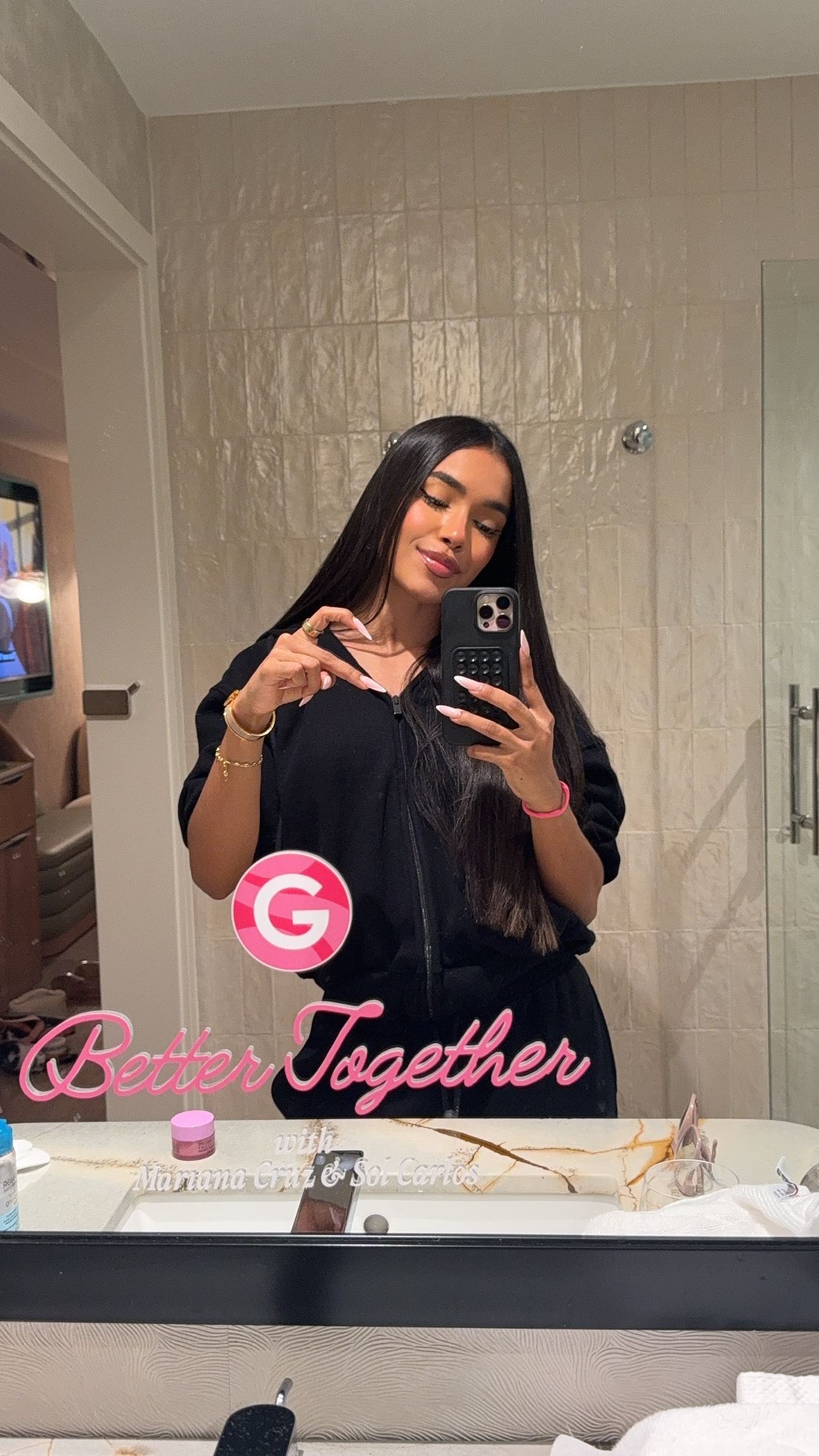 Instagram post by @makeupbymcruz for Grande Cosmetics. Caption reads: Son los pequeños detalles que quedan guardados en....