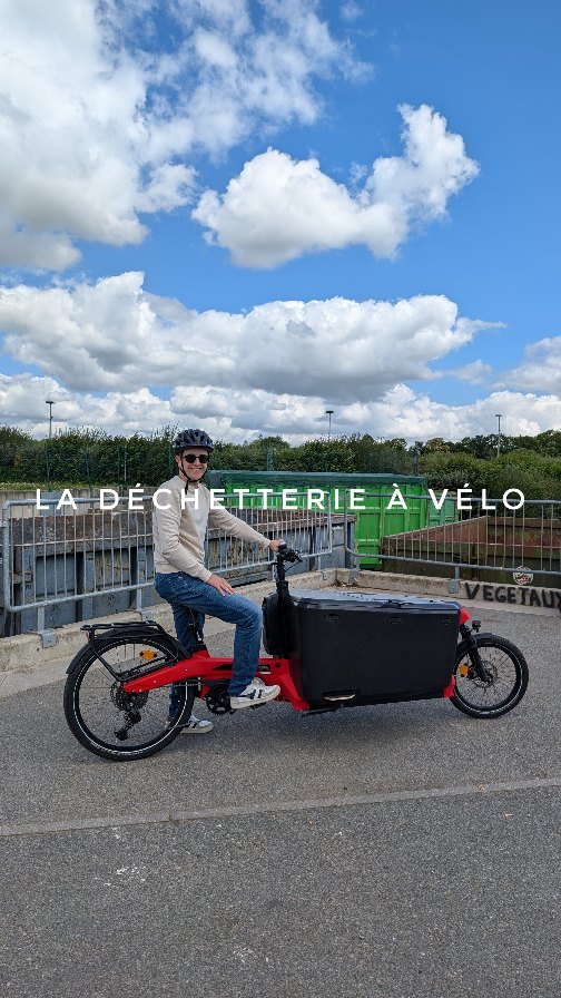 Instagram post by @2boys1house for TOYOTA. Caption reads: Trop cool ce vélo, non ? 🤯

C'est le Cargo Verso....