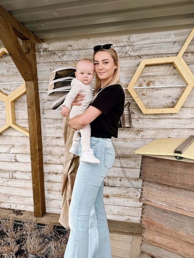 Instagram post by @uzaleznienie_blondynkii for idealofsweden. Caption reads: 𝐰𝐢𝐭𝐡 𝐦𝐲 𝐥𝐢𝐭𝐭𝐥𝐞 𝐛𝐞𝐬𝐭 𝐟𝐫𝐢𝐞𝐧𝐝....