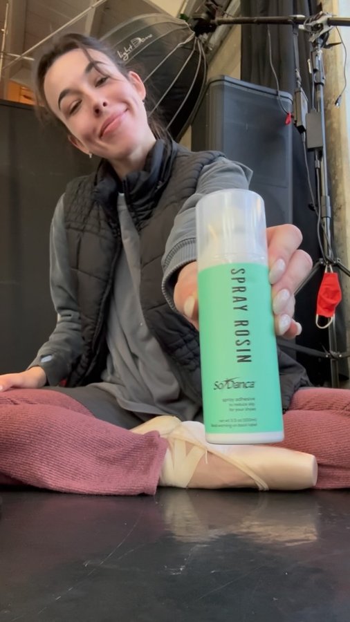 Instagram post by @biancascaglione for Só Dança. Caption reads: A total game changer for dancers!
Spray Rosin =....