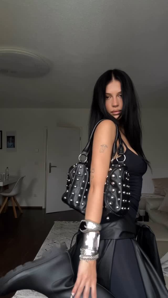 Instagram post by @karolinaawasik for Hunter Boots. Caption reads: Anzeige | Festival fit, brought to you by....