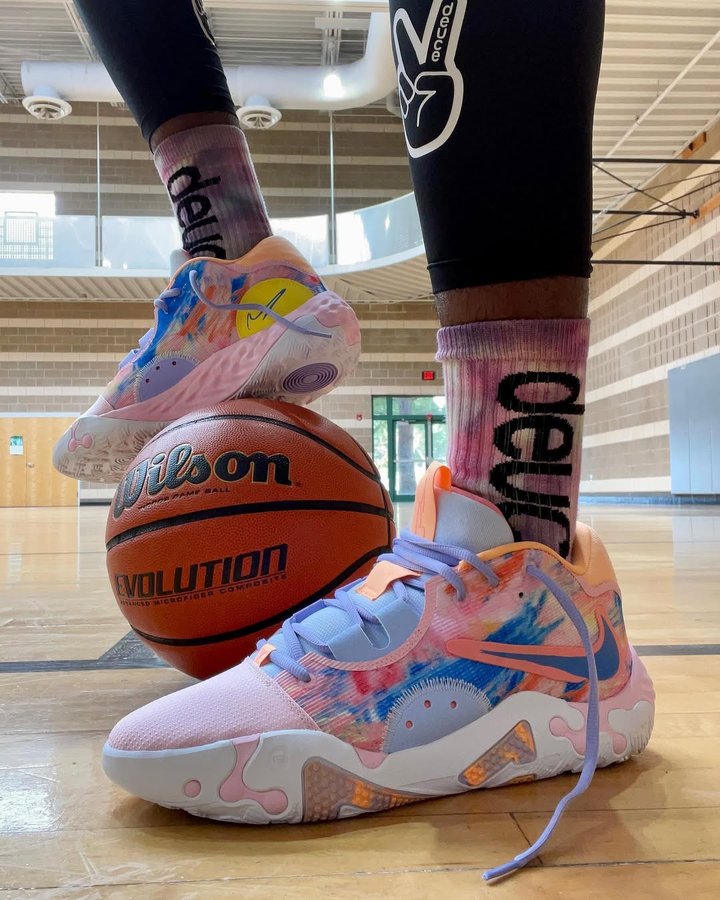 Instagram post by @13flavors for Deuce Brand. Caption reads: [...] Flavors kinda day!! ✌️✌️
@13flavors x....