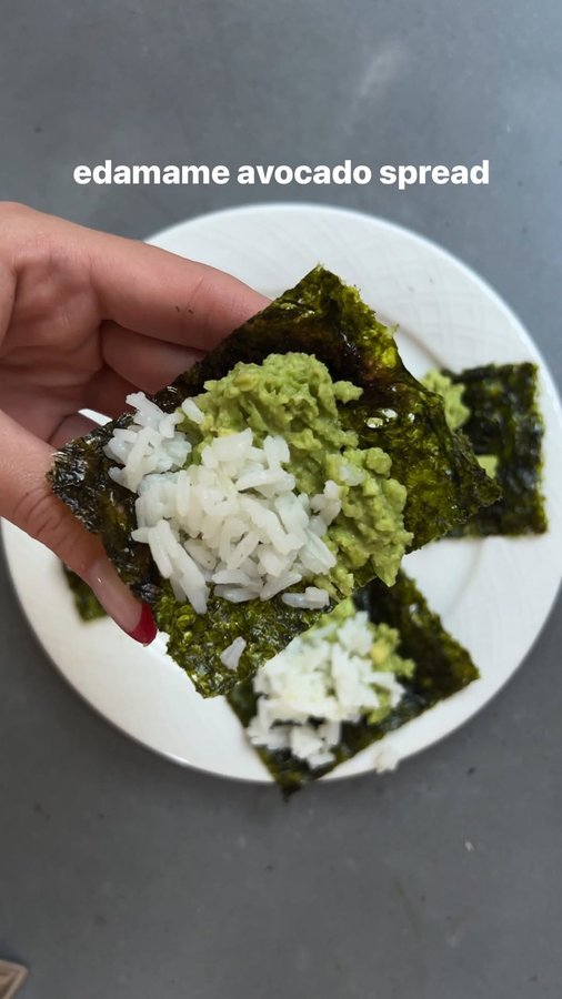 Instagram post by @morgan.venn for Gimme Seaweed. Caption reads: +GIVEAWAY! Join me in my new year goal of adding....