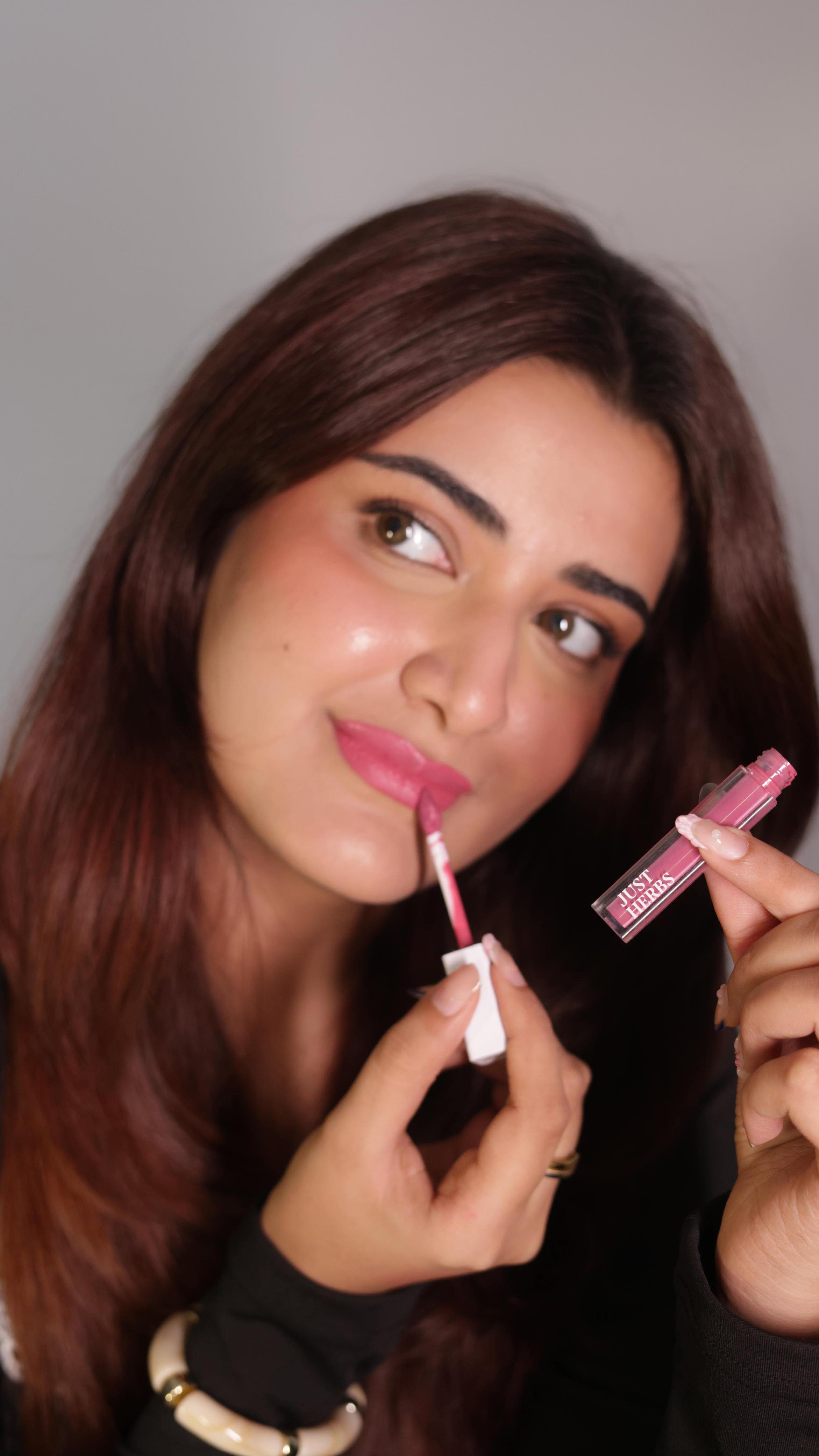 Instagram post by @dt._vidushi_makhijani for Just Herbs. Caption reads: Matte doesn’t have to mean drying💋
Meet the....