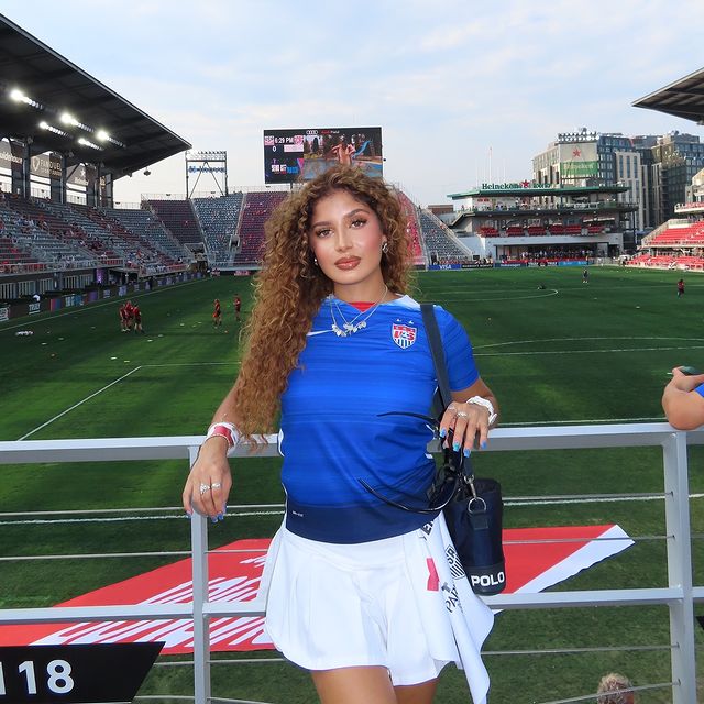 Instagram post by @jackielabonita for Telemundo. Caption reads: [...] National Team Send-Off Match con Telemundo⚽️....