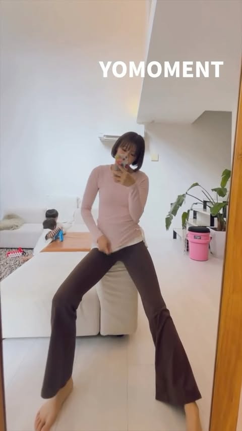 Instagram post by @shikataniyayoi for Yomoment. Caption reads: New in Wear❤️
可愛くて、盛れるウェア▶︎▶︎▶︎
@yomoment_official....