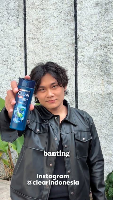 Instagram post by @petervalentinosilaen for Alfamart. Caption reads: [...] mengatasi rambut gatel dan....