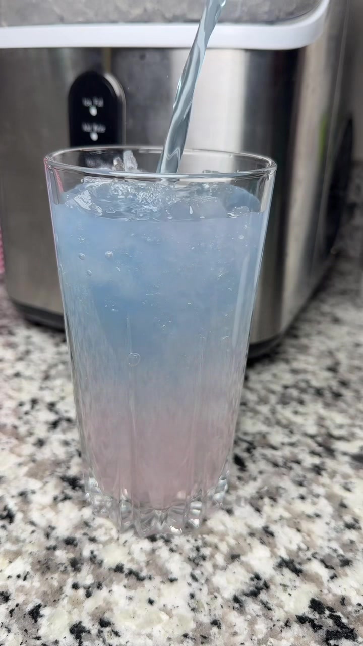 TikTok post by @bettybubbles_ for Singles To Go. Caption reads: [...] #HomeHacksByBubbles @Singles To Go.