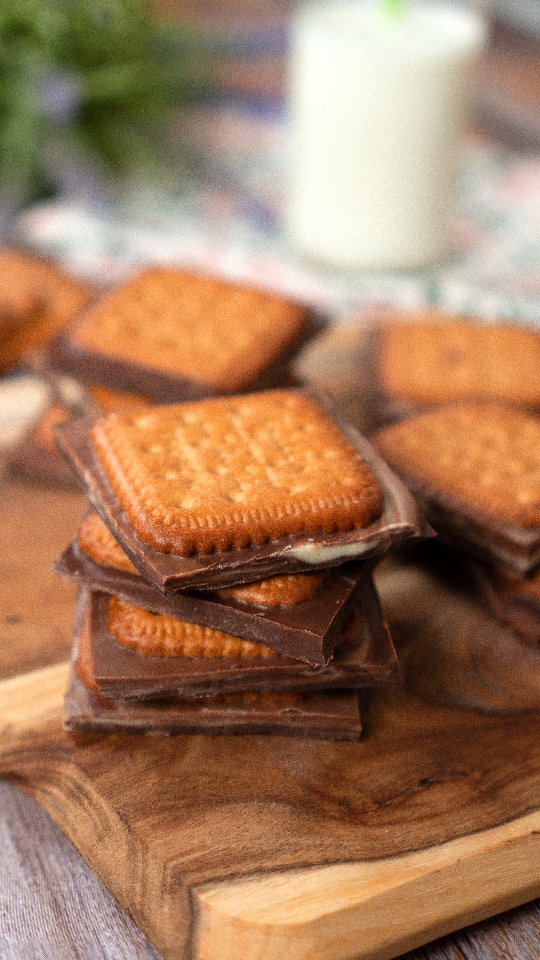 Instagram post by @platosfaciles for Gadis. Caption reads: Hola chicos!!!!👋👋
Hoy mis hijos me han dicho.....