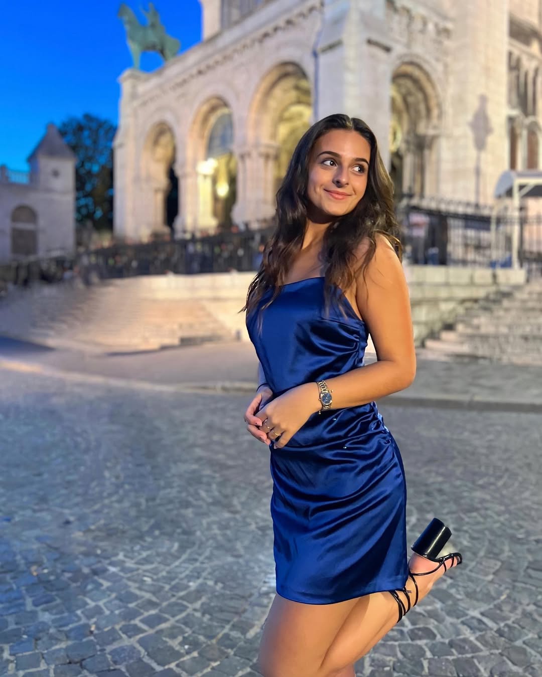 Instagram post by @lolaa.ytb for Cluse. Caption reads: About last night ✨🦋 Un grand bravo à @cluse et....