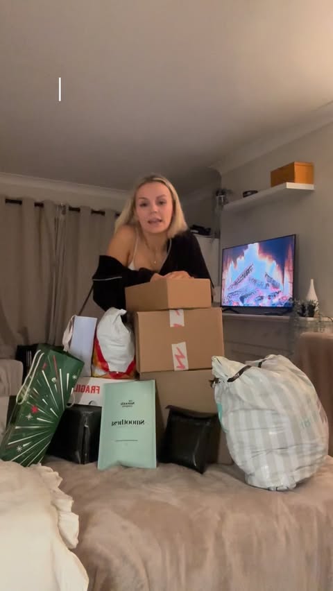 Instagram post by @fayelouise_brennan for bareMinerals. Caption reads: Part two!! Thank you so so much @love_laura_xo....