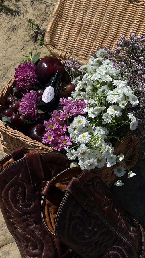 Instagram post by @jenna_warren for Cosmette Skincare. Caption reads: [...] my discount code jennamichelle 😚....