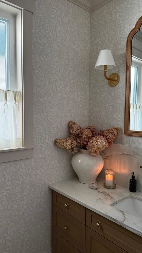 Instagram post by @amyepeters for Sandberg Wallpaper. Caption reads: [...] the smallest rooms feel special.....