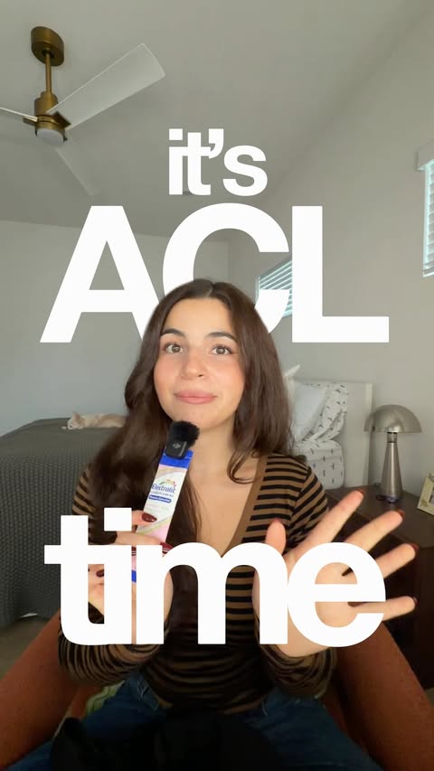 Instagram post by @pauulinaperez for Electrolit. Caption reads: [...] it this weekend and you already know....