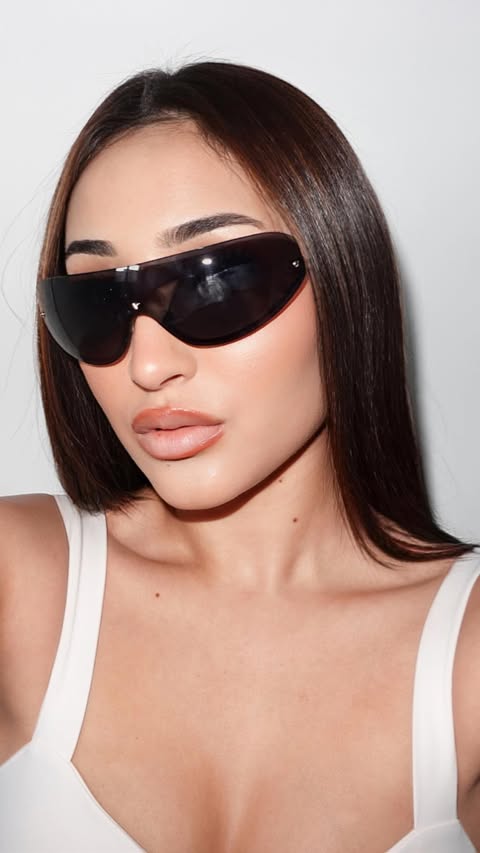 Instagram post by @sarah.cz9 for OS Sunglasses. Caption reads: [...] one style @os_sunglasses 🤎

#ossunglasses....