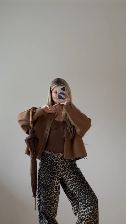 Instagram post by @jennyloveslove for Massimo Dutti. Caption reads: [...] 
Body @creamyfabrics 
Cardigan @massimodutti....