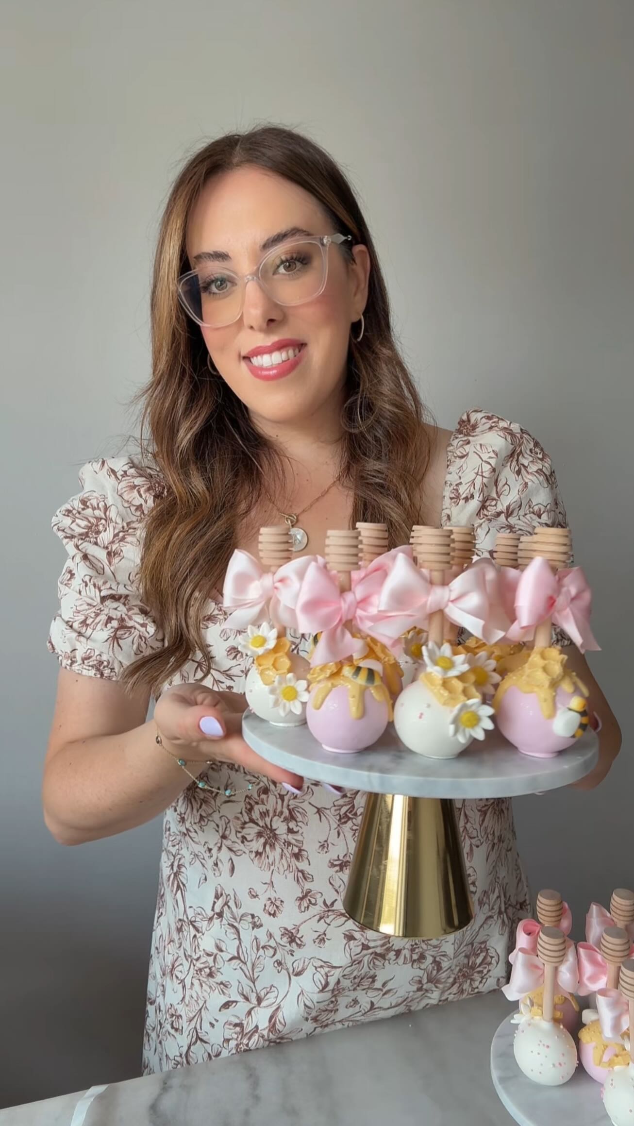 Instagram post by @annasheavenlydesserts.co for Melinda Maria. Caption reads: Cake pop recipe, and bow tutorial available in the....