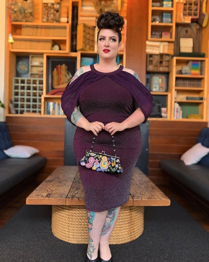 Instagram post by @sugarplacebo for Hanna Nikole. Caption reads: [...] at your next holiday party in this....