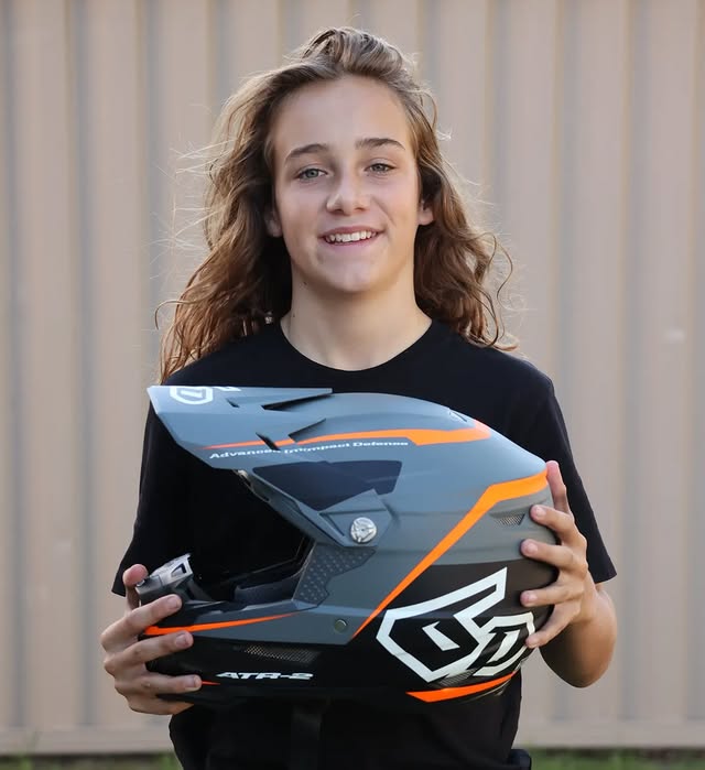 Instagram post by @vivmuddle for 6D Helmets. Caption reads: FRESHIE DELIVERED THANKS LEGENDS @6dhelmetsaus....