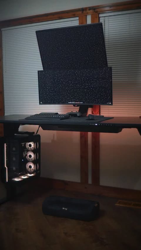 Instagram post by @avrgtech for Secretlab. Caption reads: [...] here, an upgrade there — but these 5....