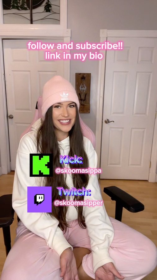 Instagram post by @skoomasippa for Arozzi. Caption reads: [...] my bio to follow my streams!! 🎮 Thanks....