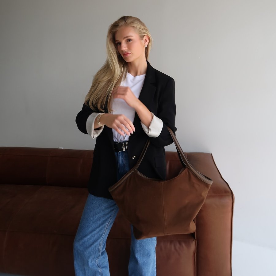 Instagram post by @bypresleemae for Lambert Bags. Caption reads: [...] with my new go-to fall bag from @lambertbags....