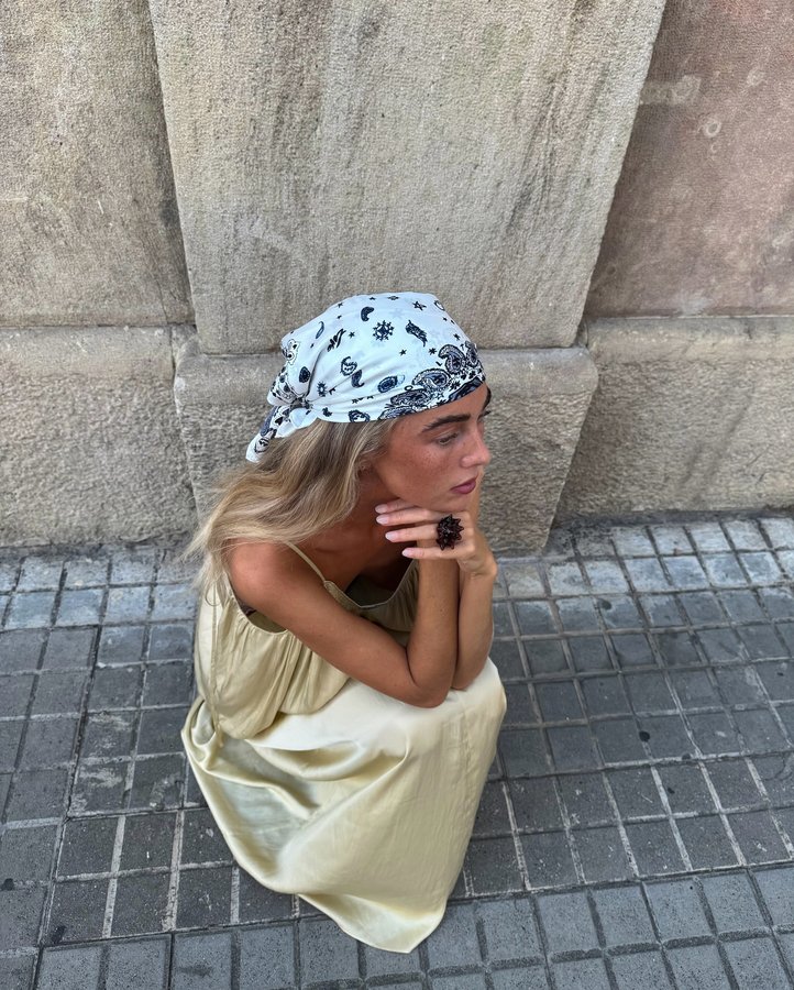 Instagram post by @gracemurrphy for Zadig&Voltaire. Caption reads: Floating around
@zadigvoltaire gift.