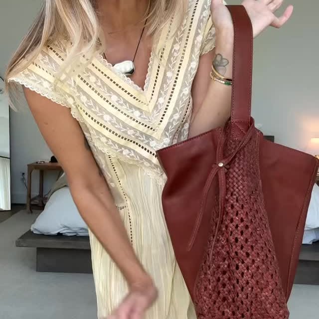 Instagram post by @alyshatrahanstyle for HOBO. Caption reads: [...] for the farmers market with my cute HOBO....