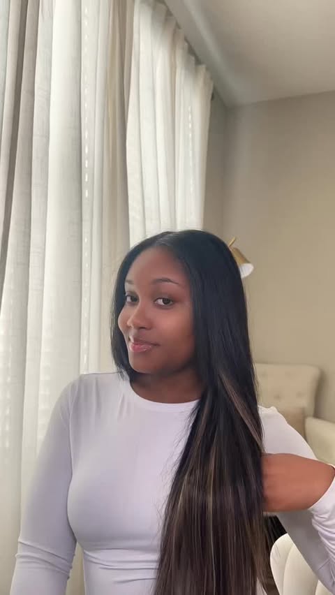 Instagram post by @theokaekaela for Curlsqueen. Caption reads: [...] Press Clip-In Extension Sets from....