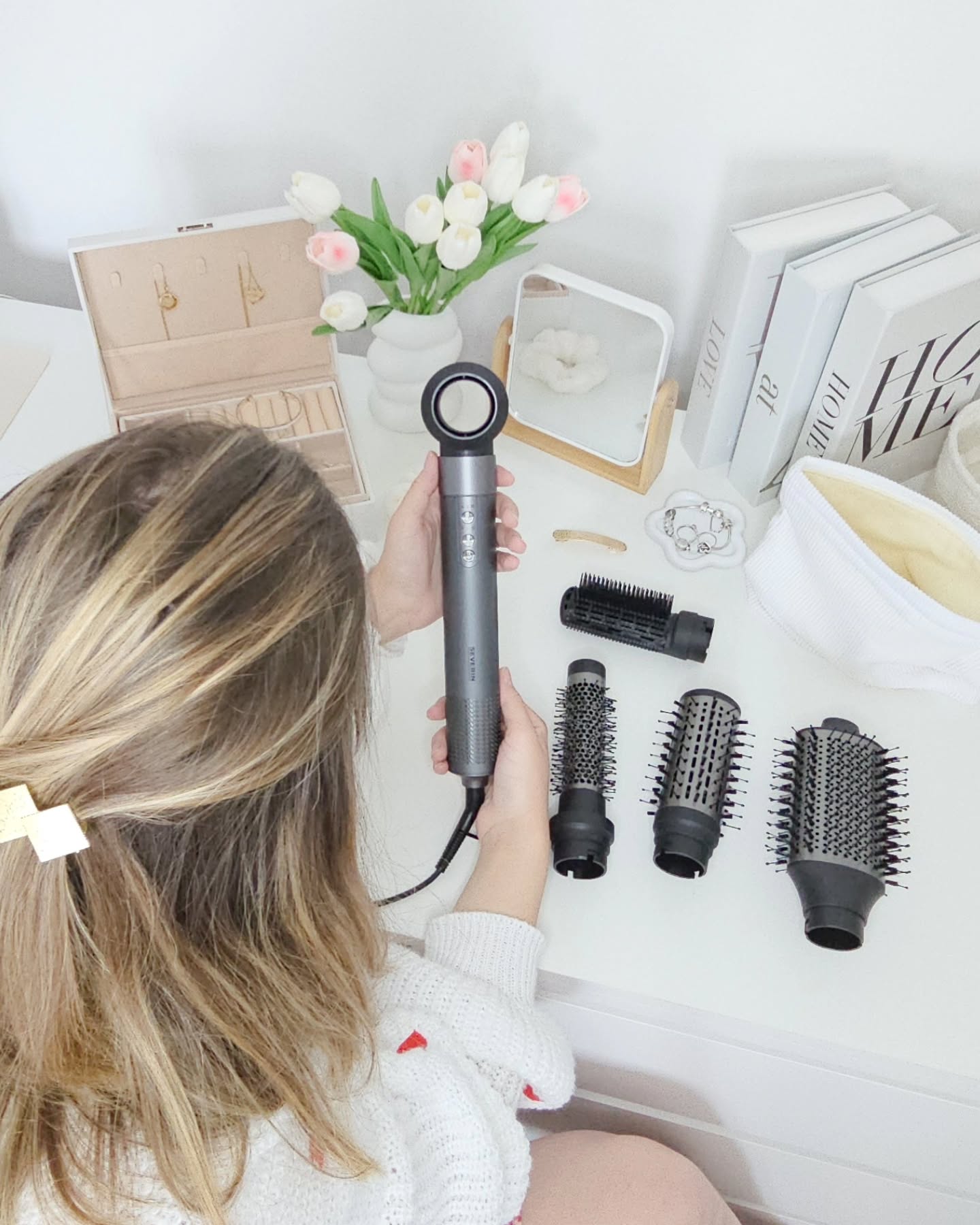 Instagram post by @mlle.laura95 for FeedGood. Caption reads: J’ai testé la Brosse coiffante à air chaud....