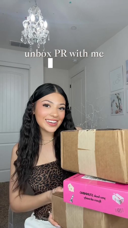 Instagram post by @tatiannaareizaga for Inside Then Out. Caption reads: [...] these brands💝 @frilliance @idewcare....