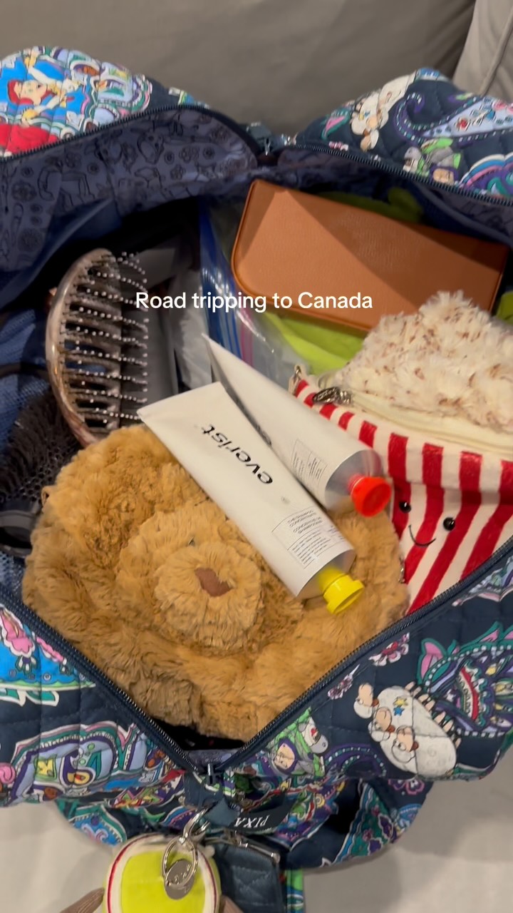 Instagram post by @jellysdreamland for Everist. Caption reads: Brought my Amuseable Maple Leaf back home to....