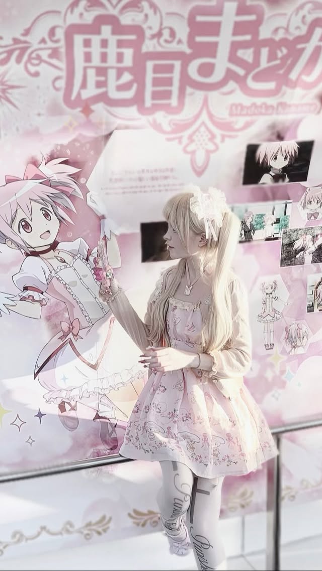 Instagram post by @eviebunniex for TOPTOY. Caption reads: What is Oshikatsu ?! ✍🏻·˚₊⊹₊˚ෆ ໒꒱💗 Ft.....