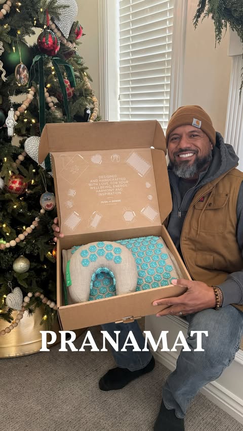 Instagram post by @laurentukuafu.beauty for Pranamat. Caption reads: [...] just another thing. 🎁 

Gifting the....