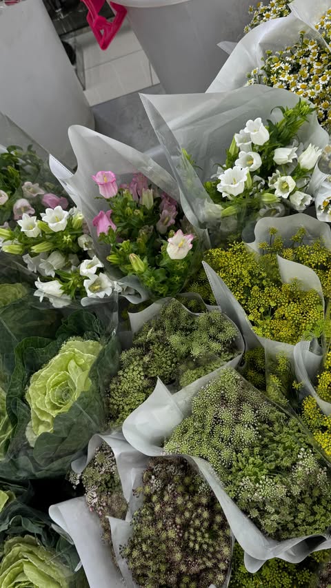 Instagram post by @ffffffffffffffffk for White Claw. Caption reads: [...] (not so) average day after....