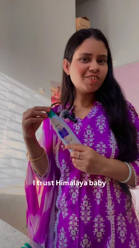 Instagram post by @momslife_aadi_anvi for Himalaya Babycare. Caption reads: #ad 
Helps support strong bones, healthy muscles &....