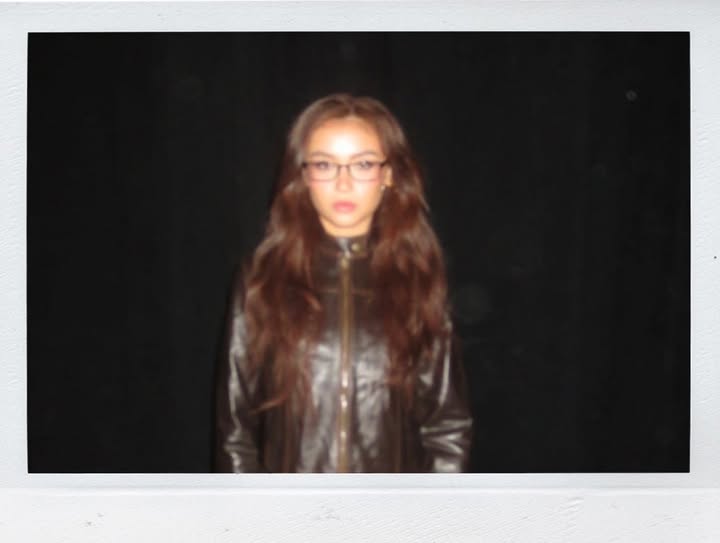 Instagram post by @annacathcart for 7 FOR ALL MANKIND. Caption reads: @7forallmankind 🐌🐌.