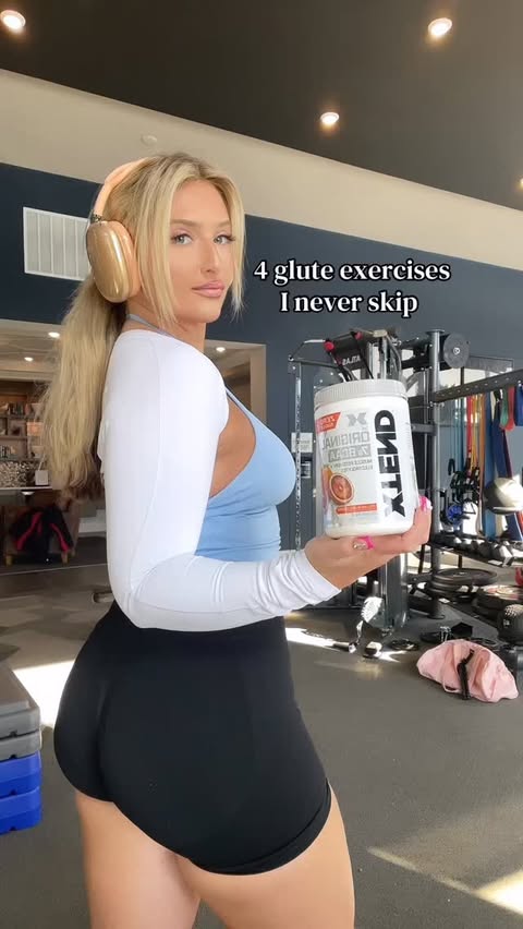 Instagram post by @arisbellav_ for Cellucor. Caption reads: [...] these exercises 🍑🔥 @xtend @c4energy....