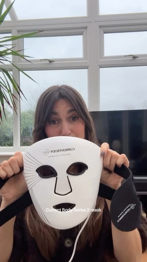 Instagram post by @_shelleyloves for currentbody. Caption reads: [...] your Christmas wishlist this year.....